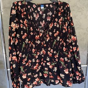 Old Navy black and floral peplum blouse. Size: XL